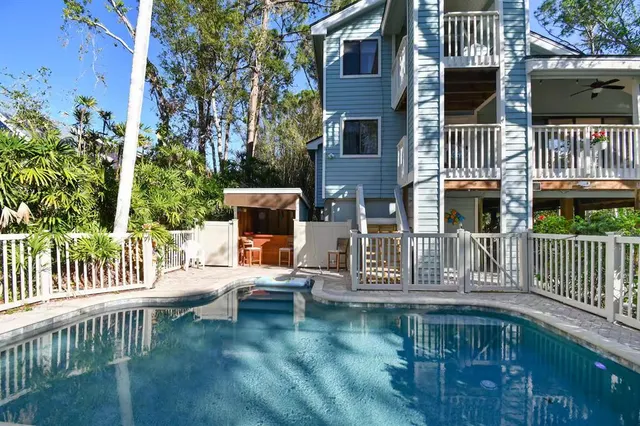 $915,000 | 13837 76th Avenue North, Seminole, FL 33776