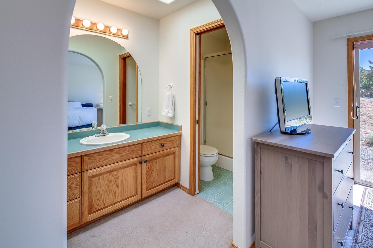 13990 South Sego Lily Road Powell Butte, OR 97753 - Photo 14 of 24 Master bath.