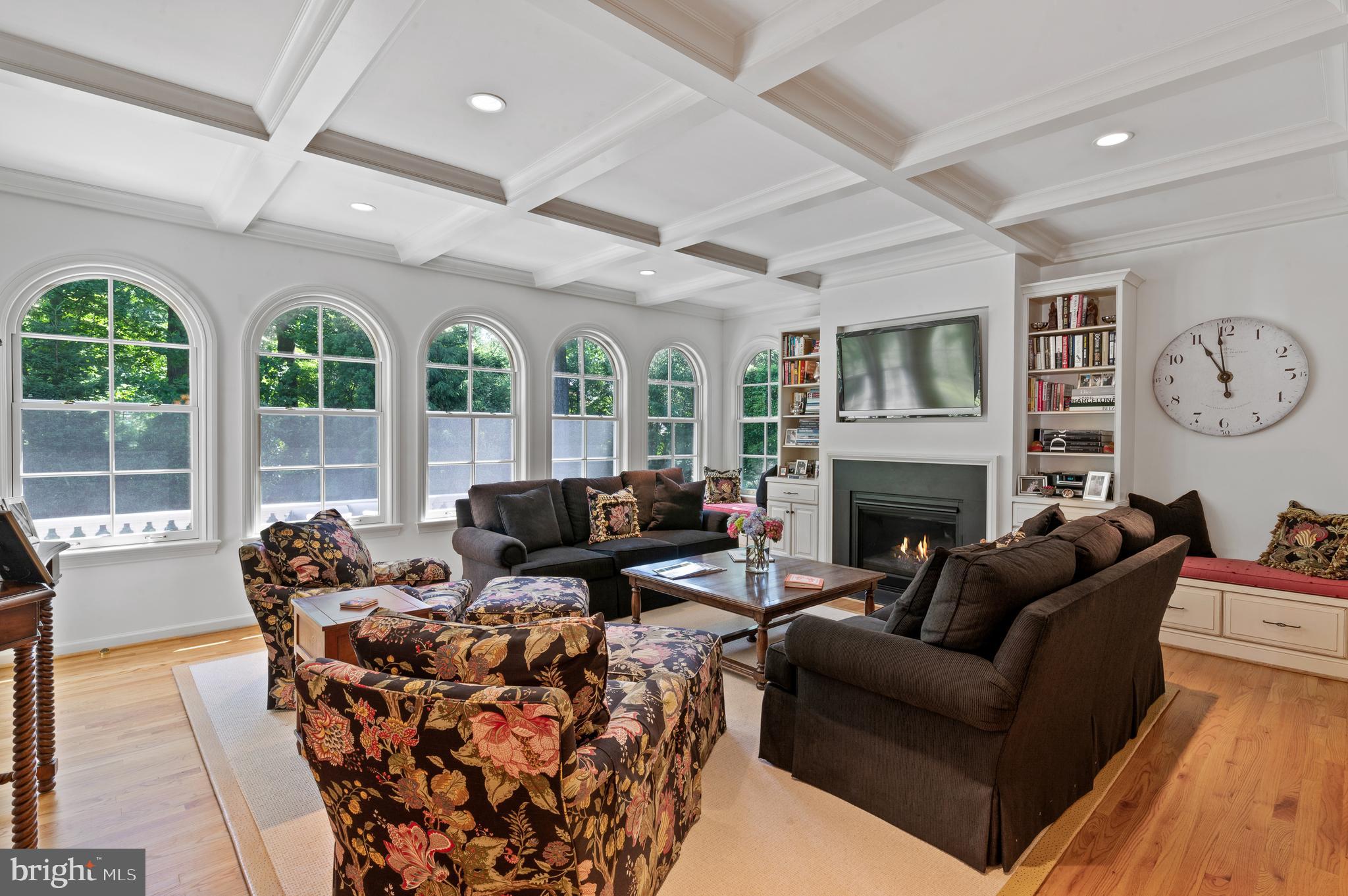 301 Valley Place Wayne, PA 19087 - Photo 13 of 40 Family room arched windows