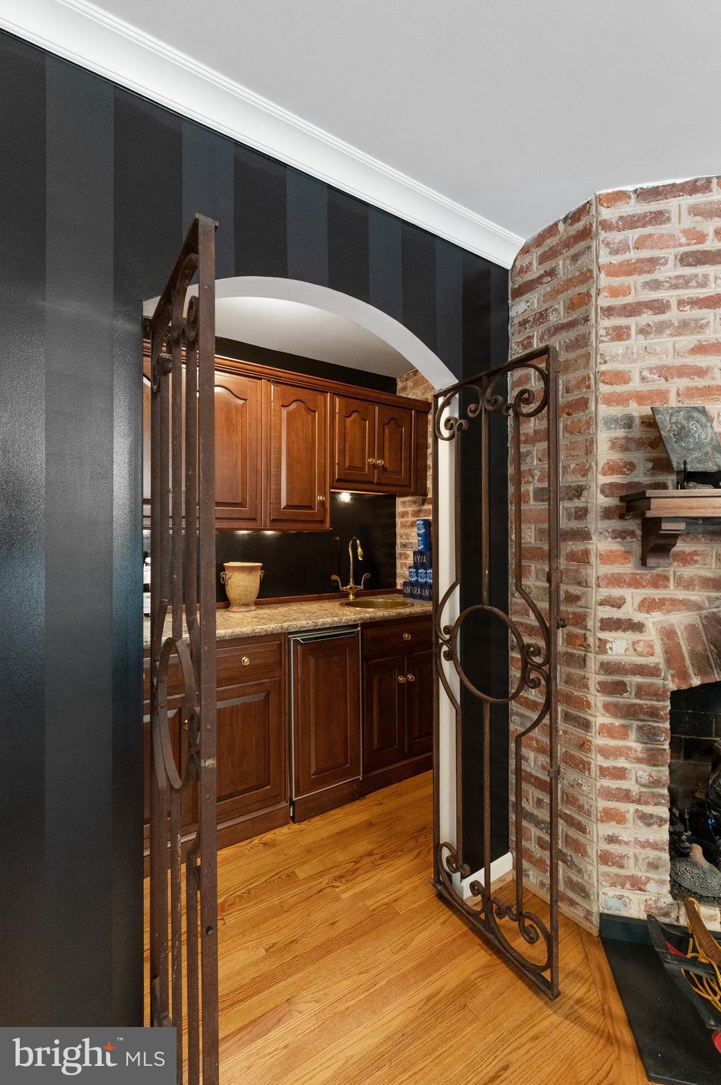 301 Valley Place Wayne, PA 19087 - Photo 18 of 40 Bar entry