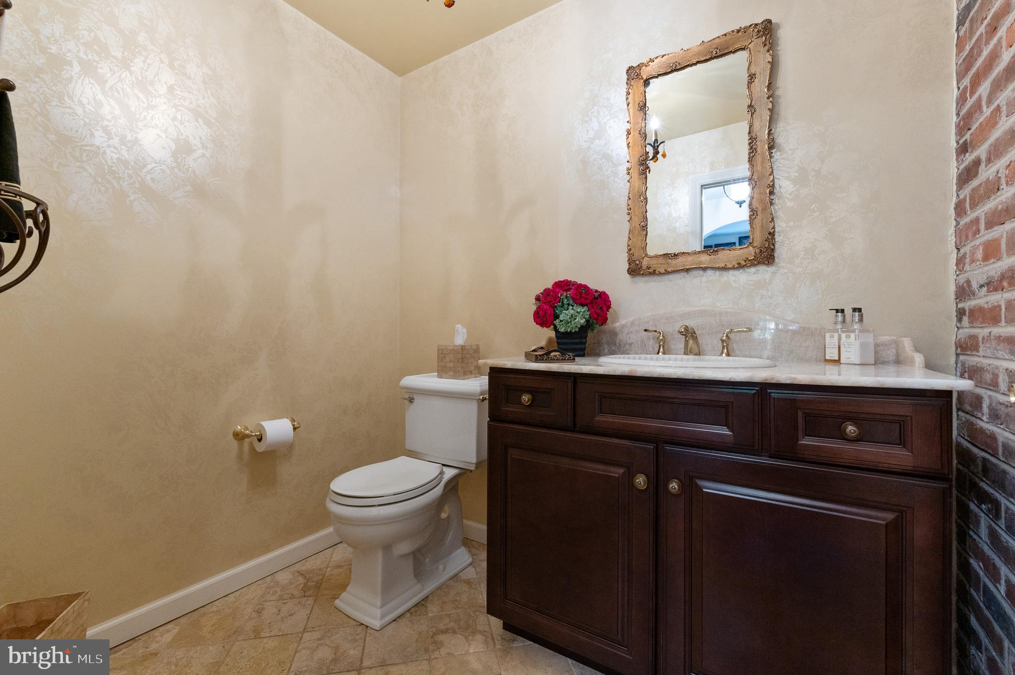 301 Valley Place Wayne, PA 19087 - Photo 20 of 40 Powder Room