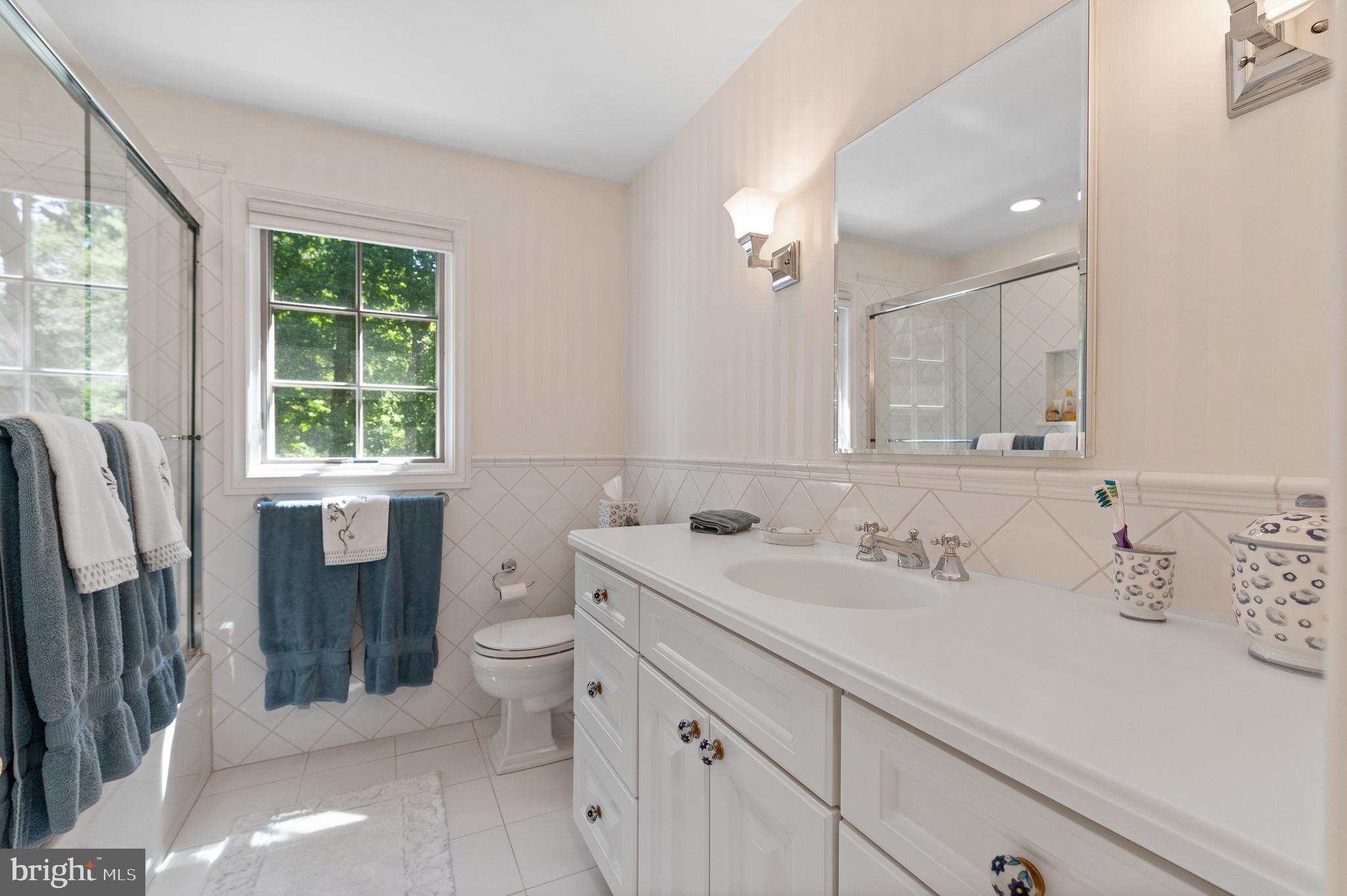 301 Valley Place Wayne, PA 19087 - Photo 28 of 40 Hall Bath 3