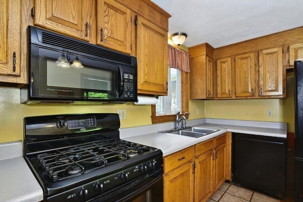 85 Maple Street Bellingham, MA 02019 - Photo 12 of 28 Gallery Image 12