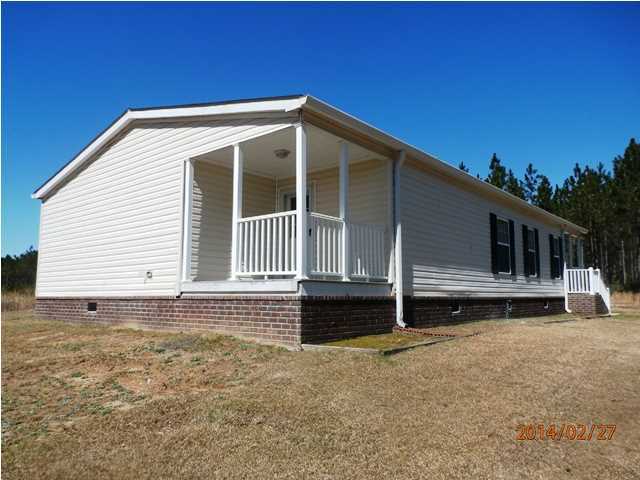 725 Sandy Ramp Road DeFuniak Springs, FL 32433 - Photo 3 of 20 a front view of a house with a garage