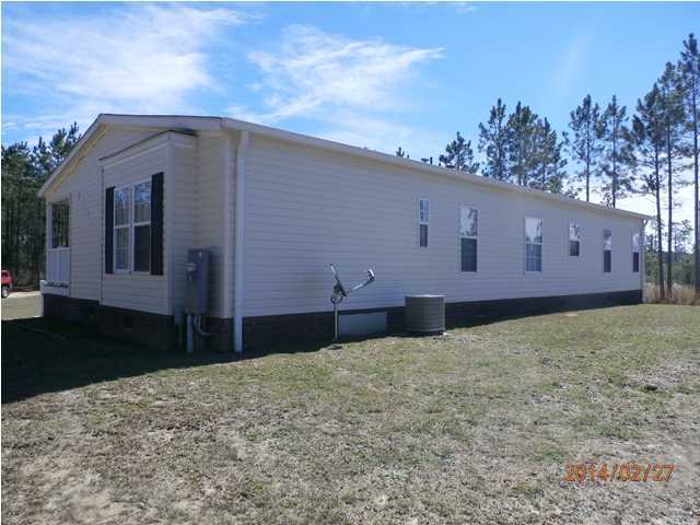 725 Sandy Ramp Road DeFuniak Springs, FL 32433 - Photo 4 of 20 a backyard of a house