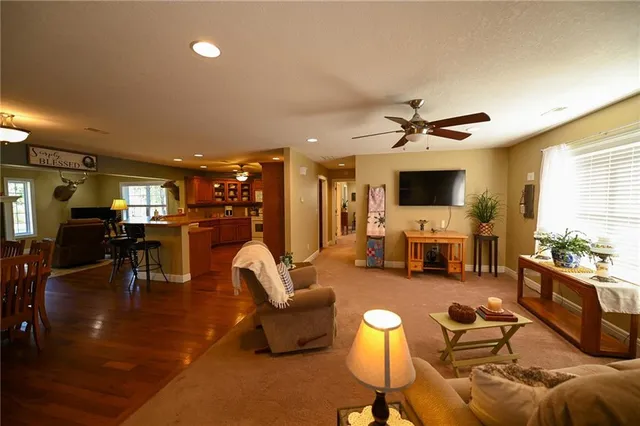 $869,000 | 33981 County Road 96, Cross Timbers, MO 65634