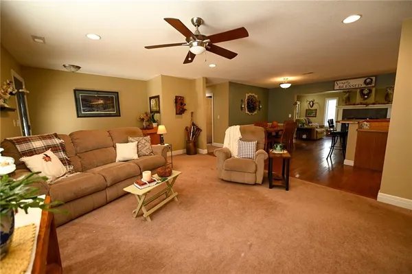 $849,000 | 33981 County Road 96, Cross Timbers, MO 65634