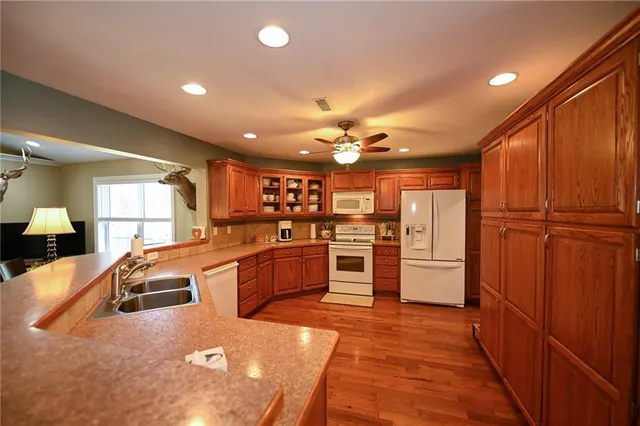 $869,000 | 33981 County Road 96, Cross Timbers, MO 65634