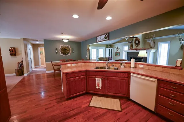 $869,000 | 33981 County Road 96, Cross Timbers, MO 65634