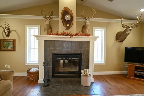 $849,000 | 33981 County Road 96, Cross Timbers, MO 65634