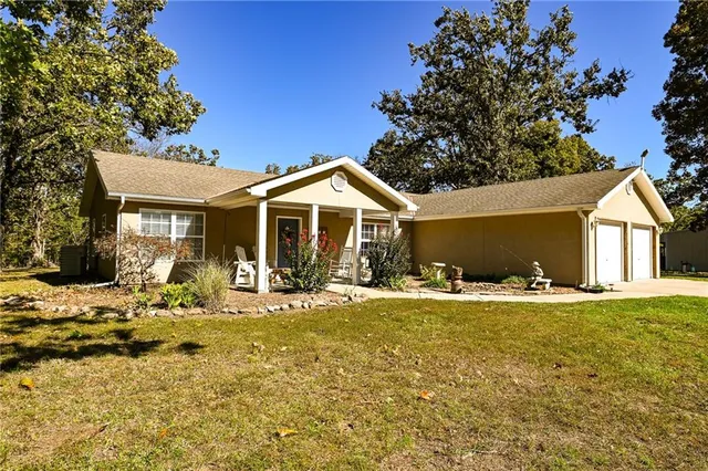 $869,000 | 33981 County Road 96, Cross Timbers, MO 65634