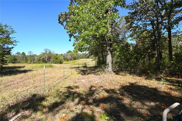 $849,000 | 33981 County Road 96, Cross Timbers, MO 65634