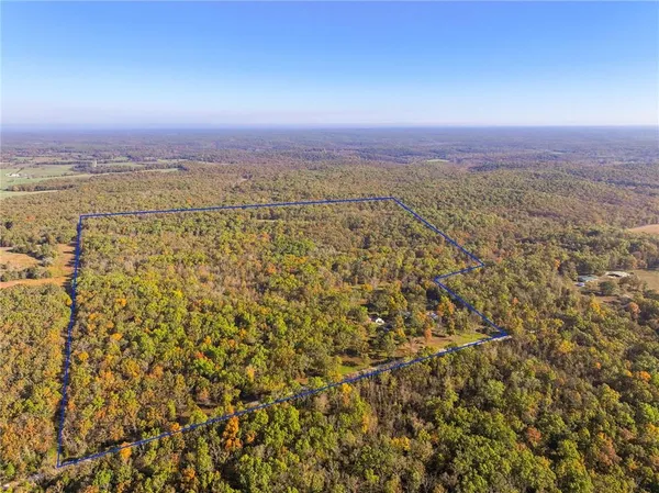 $849,000 | 33981 County Road 96, Cross Timbers, MO 65634