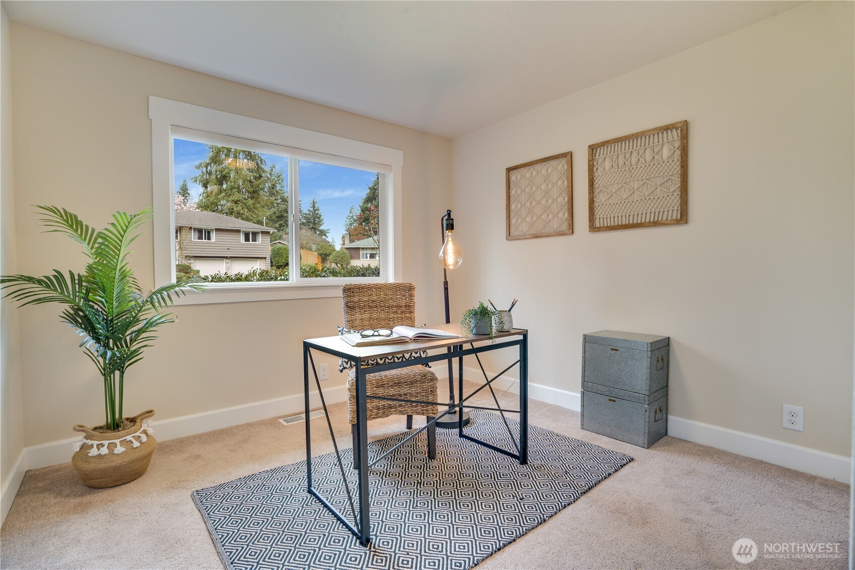 20018 Meridian Place North Shoreline, WA 98133 - Photo 27 of 37 a workspace with furniture and a potted plant