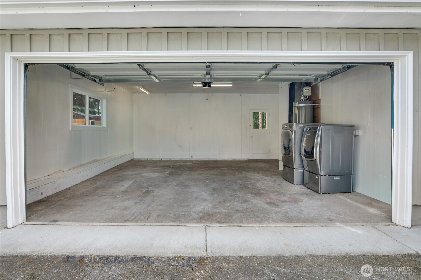 20018 Meridian Place North Shoreline, WA 98133 - Photo 33 of 37 a view of a garage