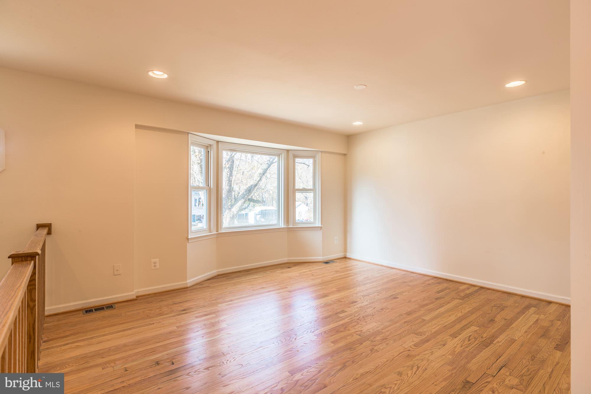14301 Fullerton Road Woodbridge, VA 22193 - Photo 2 of 44 Gallery Image 2