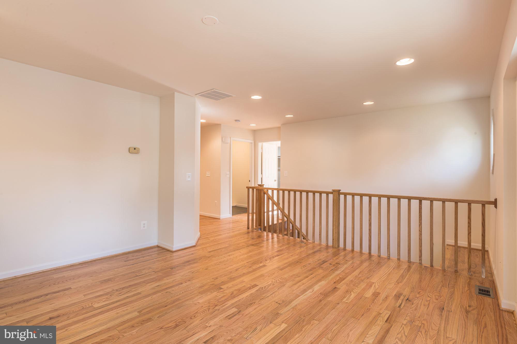 14301 Fullerton Road Woodbridge, VA 22193 - Photo 3 of 44 Gallery Image 3
