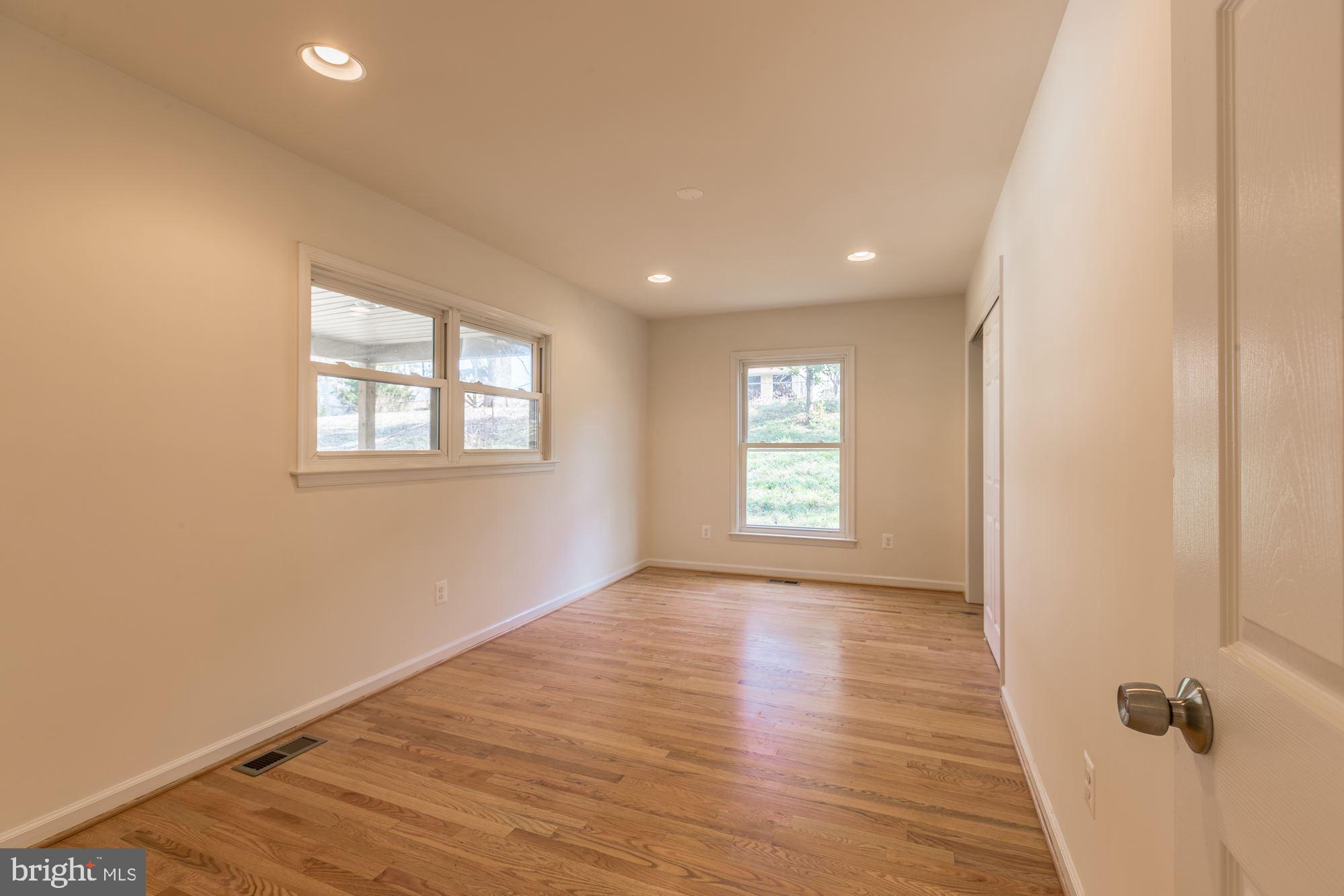14301 Fullerton Road Woodbridge, VA 22193 - Photo 22 of 44 Gallery Image 22