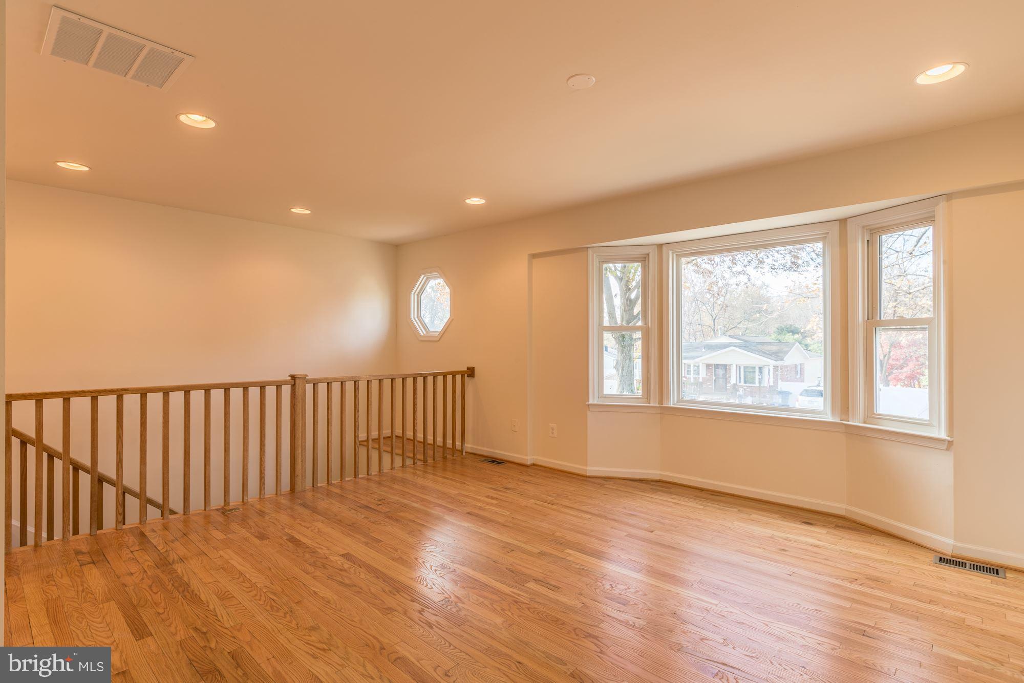 14301 Fullerton Road Woodbridge, VA 22193 - Photo 4 of 44 Gallery Image 4