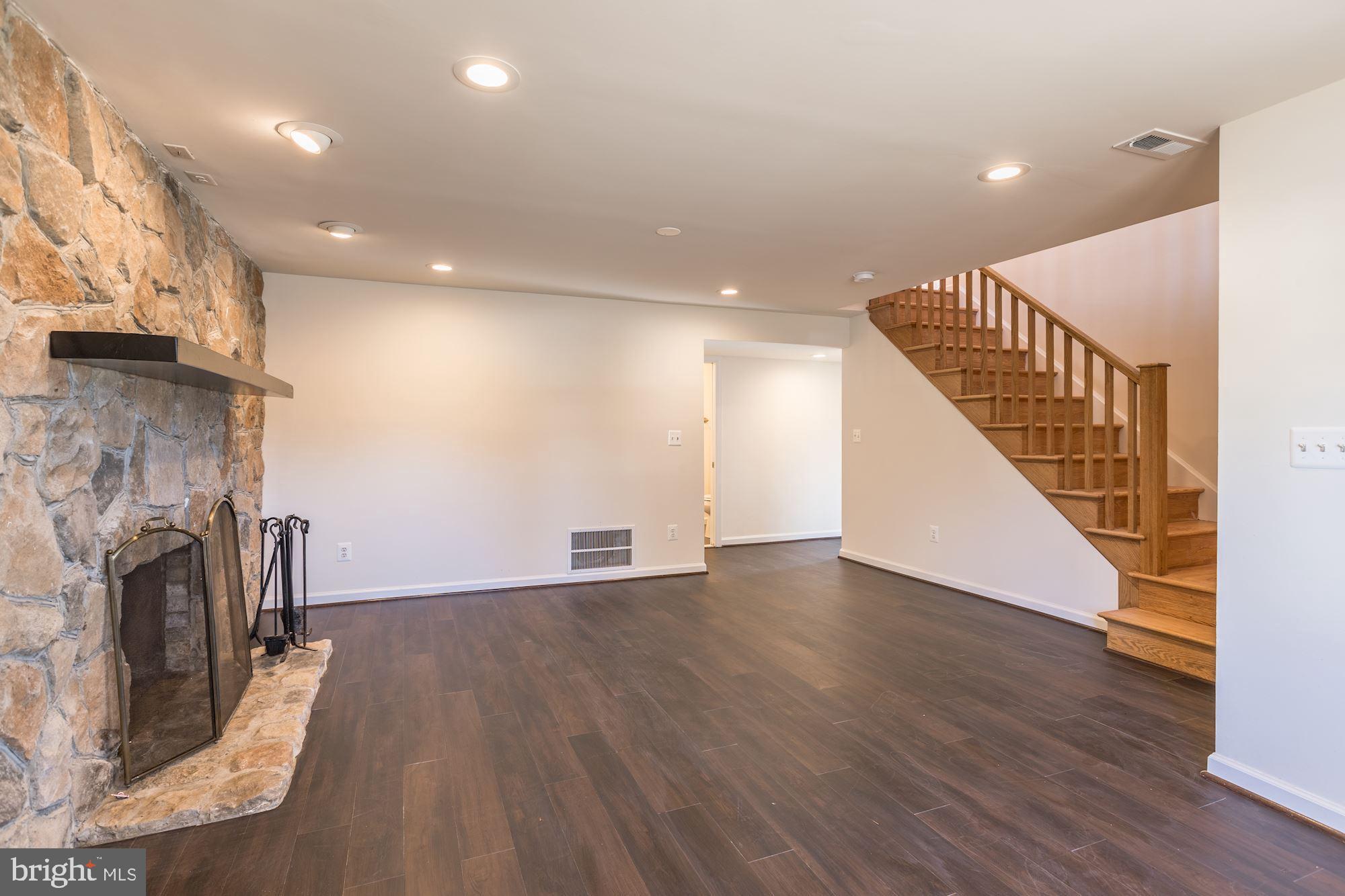 14301 Fullerton Road Woodbridge, VA 22193 - Photo 31 of 44 Gallery Image 31