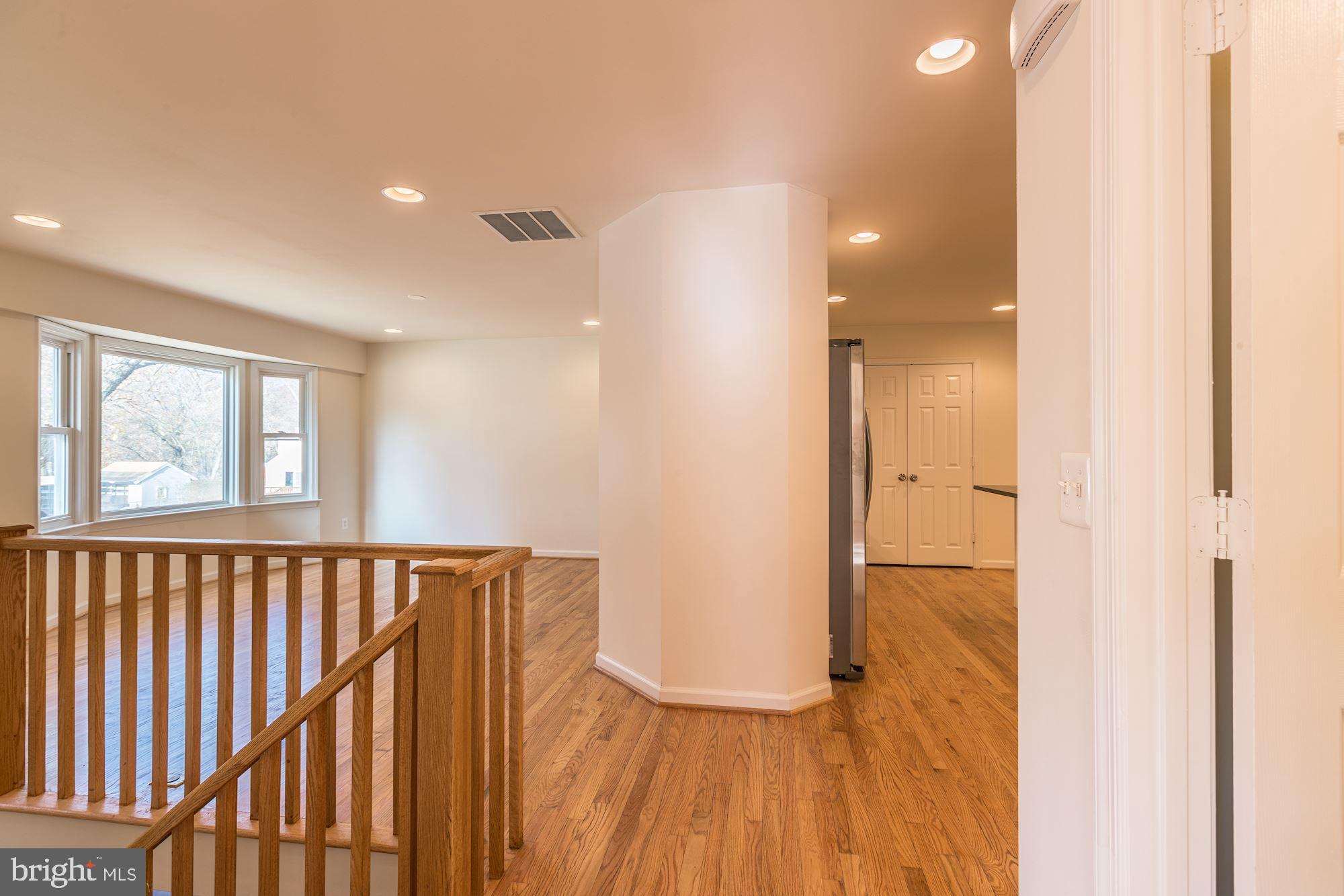 14301 Fullerton Road Woodbridge, VA 22193 - Photo 5 of 44 Gallery Image 5
