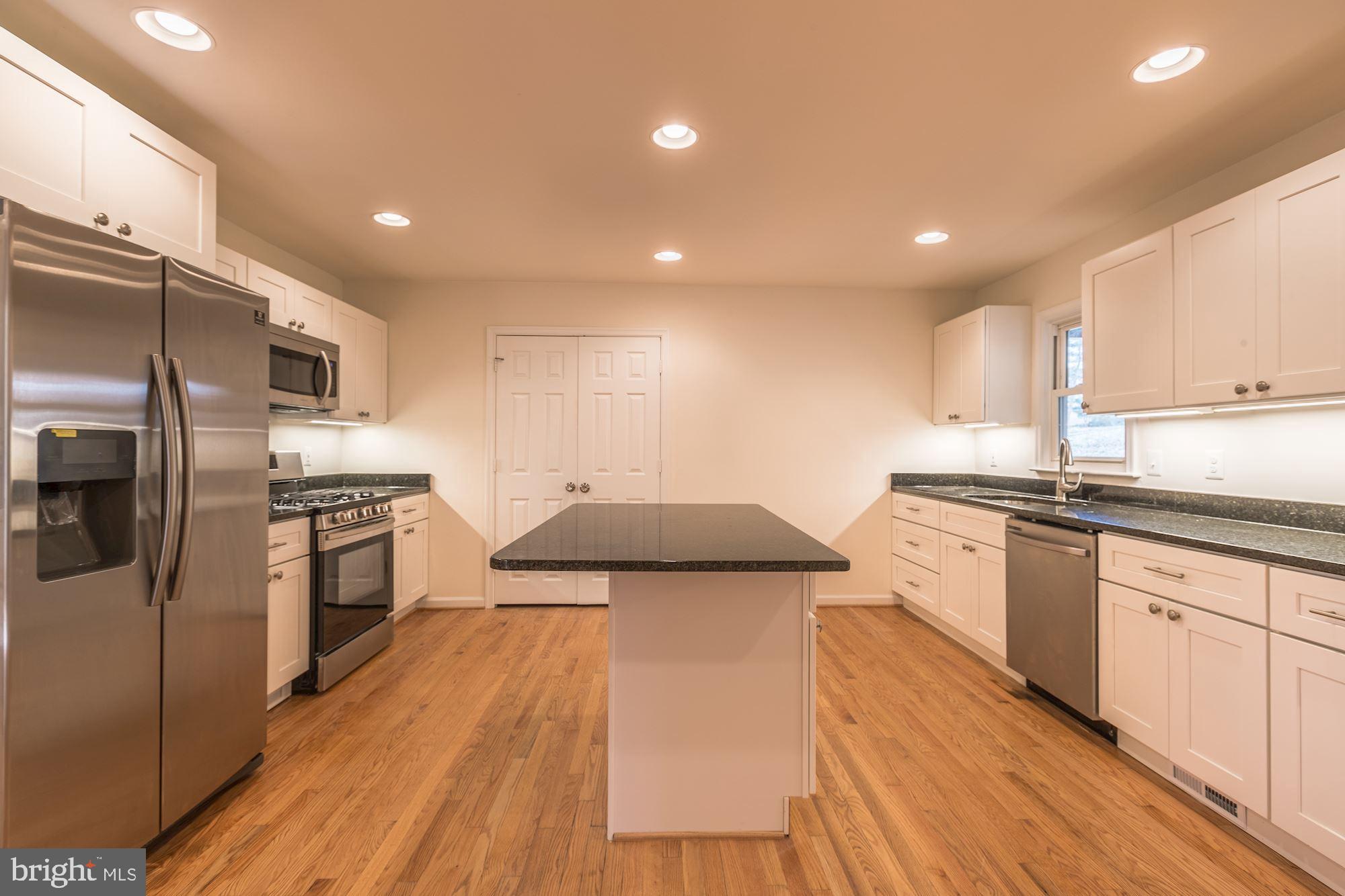 14301 Fullerton Road Woodbridge, VA 22193 - Photo 7 of 44 Gallery Image 7