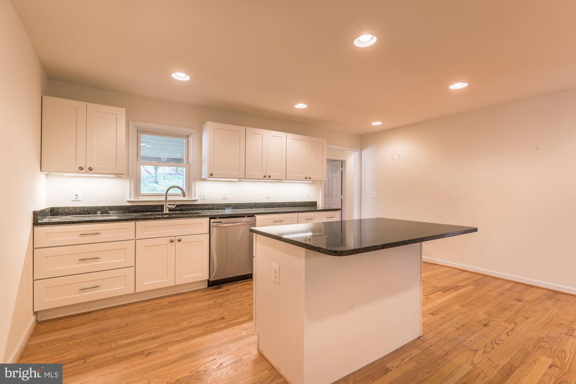 14301 Fullerton Road Woodbridge, VA 22193 - Photo 10 of 44 Gallery Image 10