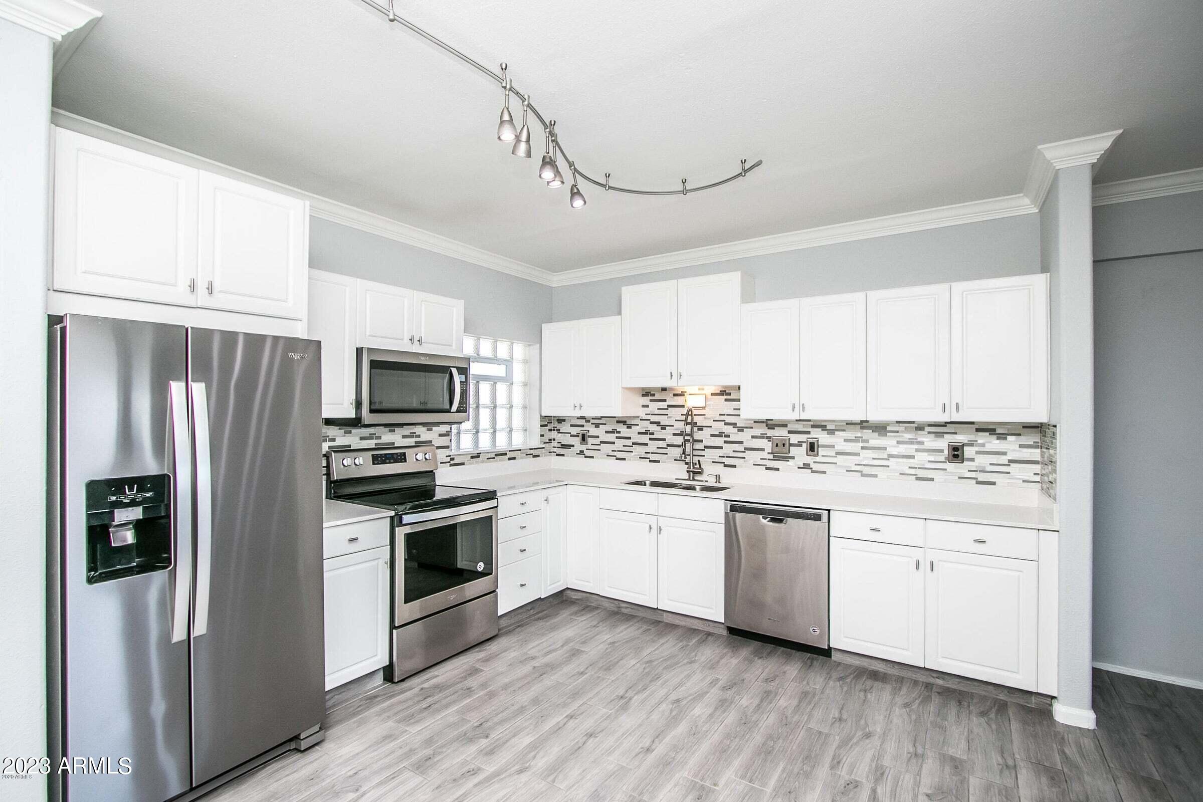 351 East Thomas Road, Unit D504 Phoenix, AZ 85012 - Photo 1 of 19 d504 - 1