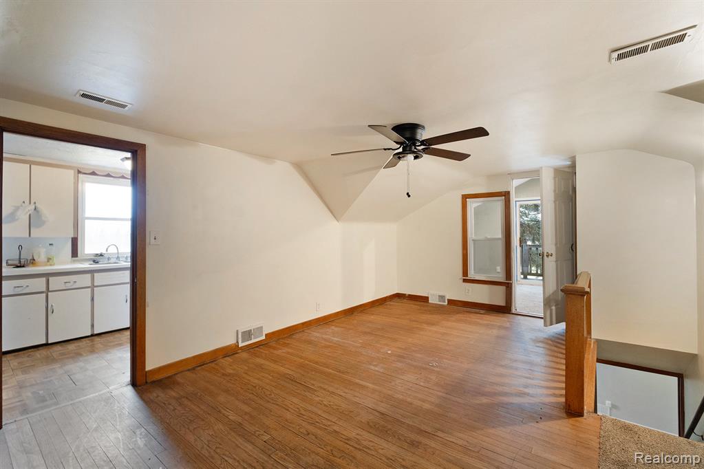 4138 Lapeer Road Burton, MI 48509 - Photo 15 of 41 Gallery Image 15