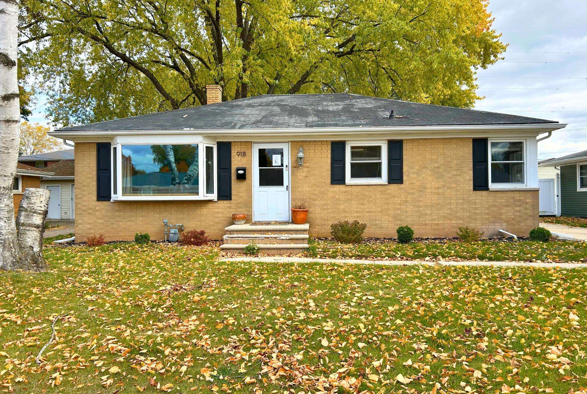918 Grognet Street Green Bay, WI 54302 - Photo 1 of 31