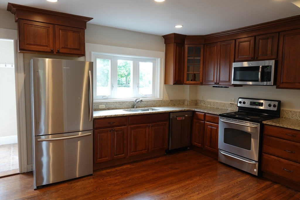 80 Center Street Burlington, MA 01803 - Photo 4 of 27