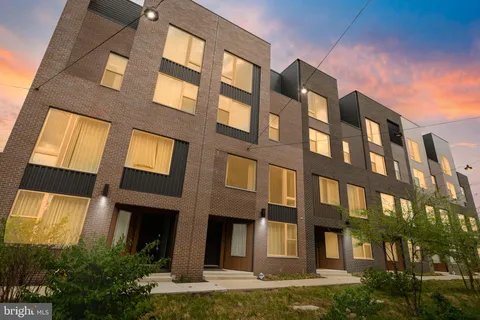 $1,250,000 | 3203 Sunrise Walk, Philadelphia, PA 19125