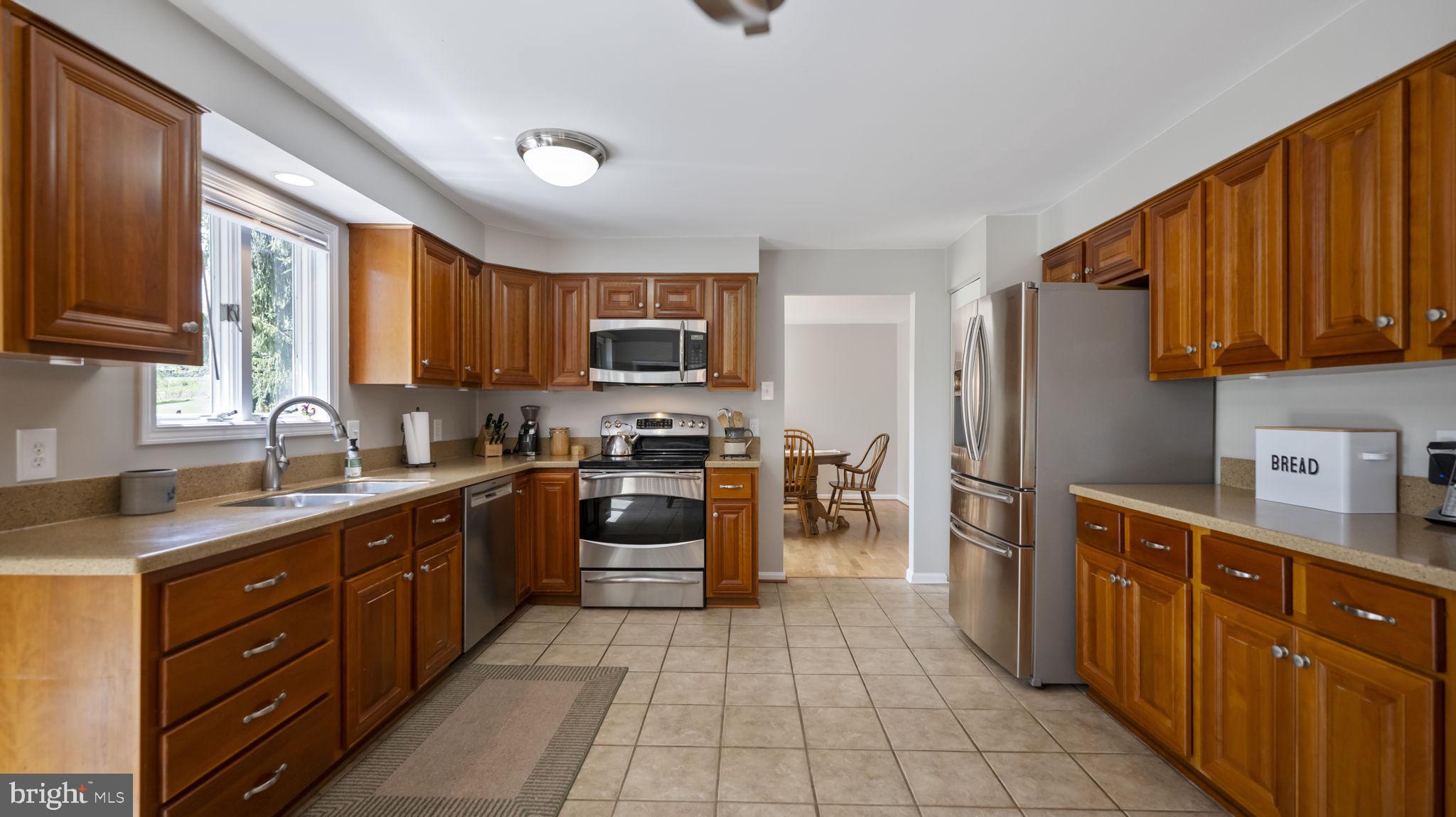 11420 Hawkes Road Clarksburg, MD 20871 - Photo 12 of 39 Kitchen