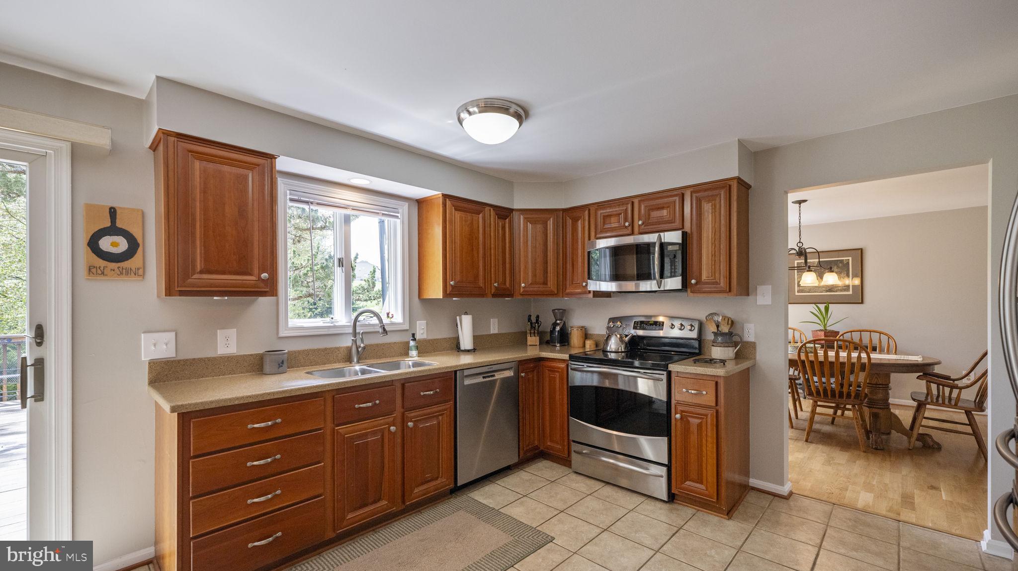 11420 Hawkes Road Clarksburg, MD 20871 - Photo 13 of 39 Kitchen