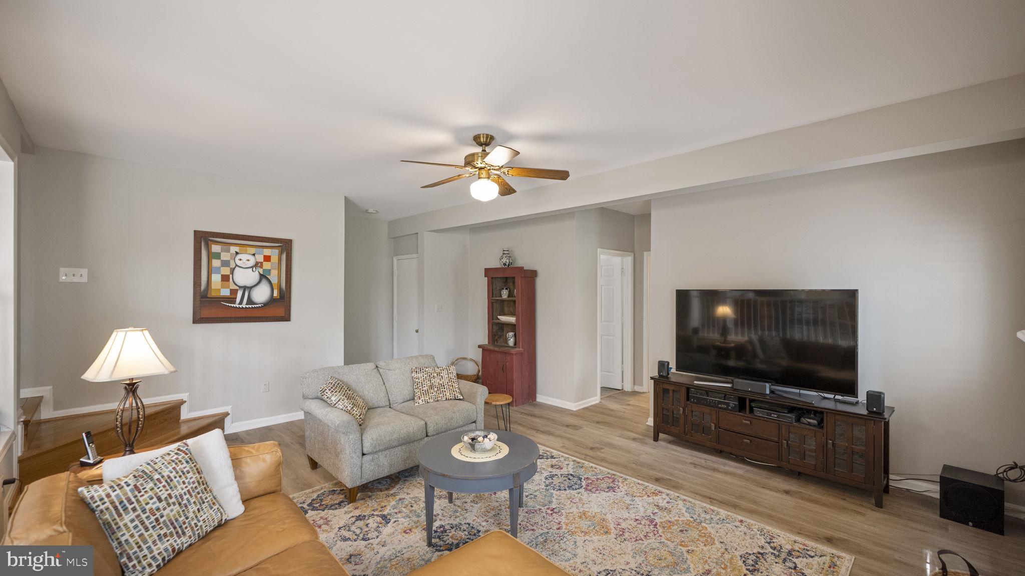 11420 Hawkes Road Clarksburg, MD 20871 - Photo 17 of 39 Family room