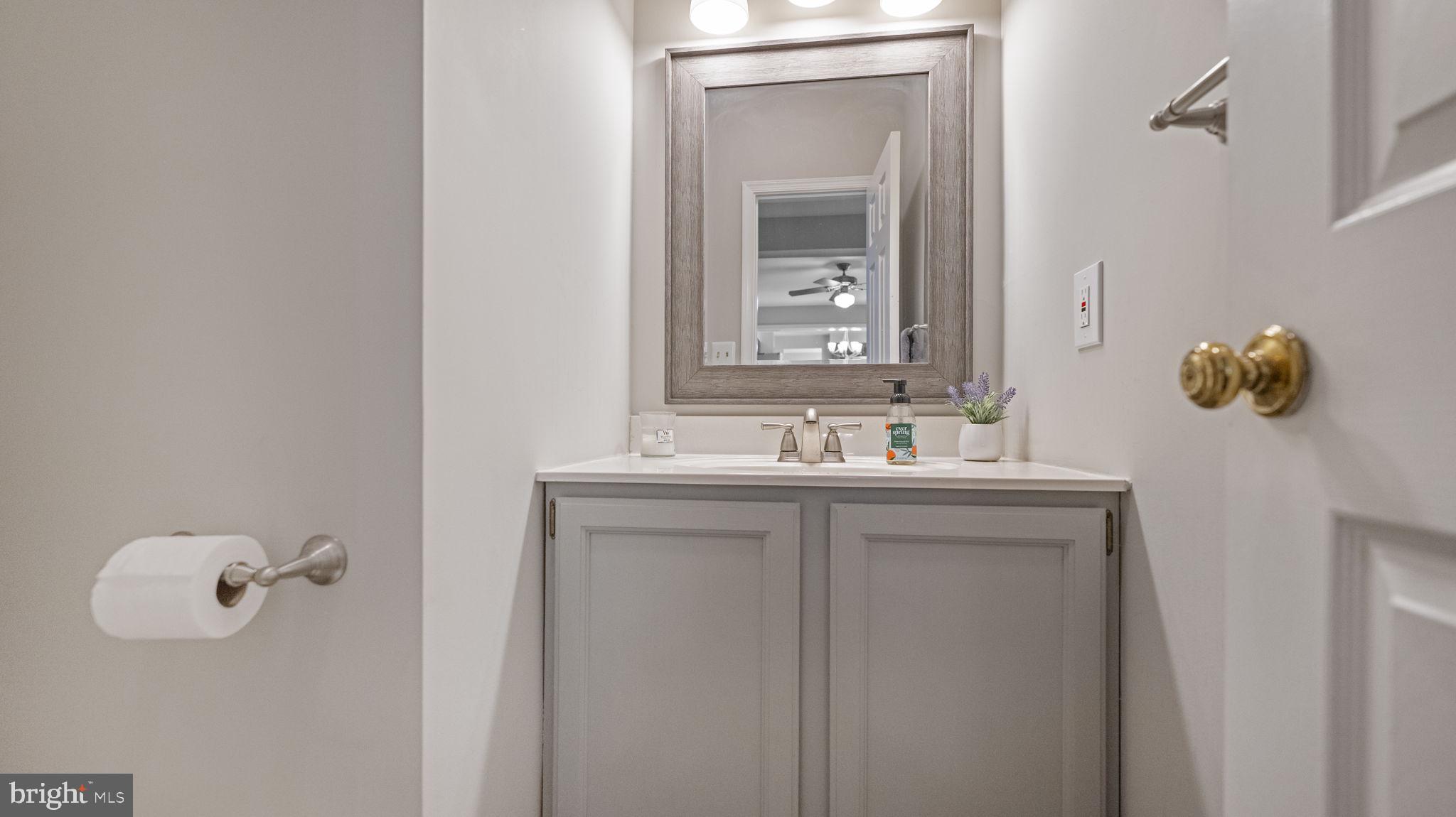 11420 Hawkes Road Clarksburg, MD 20871 - Photo 20 of 39 Half bath