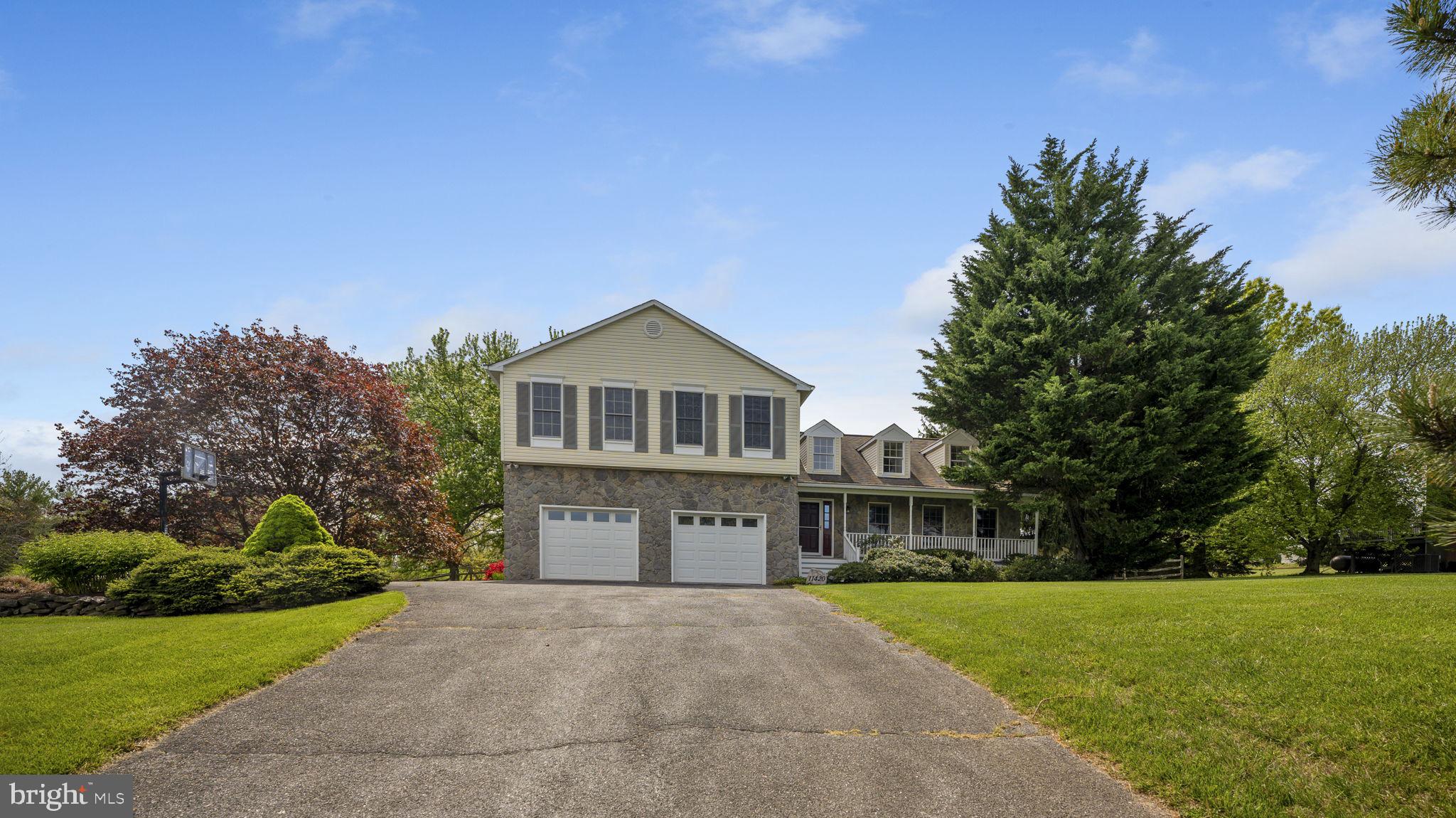 11420 Hawkes Road Clarksburg, MD 20871 - Photo 3 of 39 Parking is not a problem on this driveway!