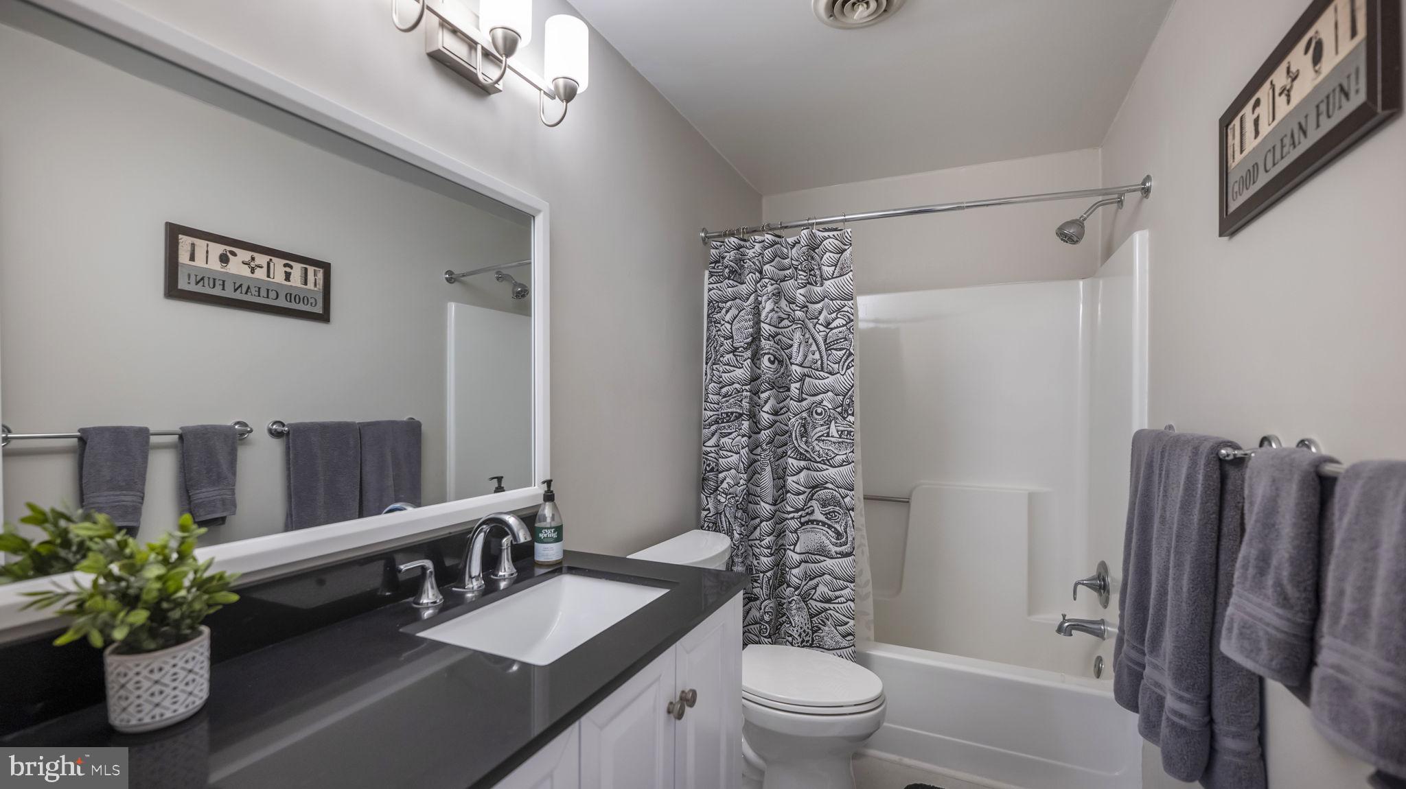 11420 Hawkes Road Clarksburg, MD 20871 - Photo 31 of 39 Full bath