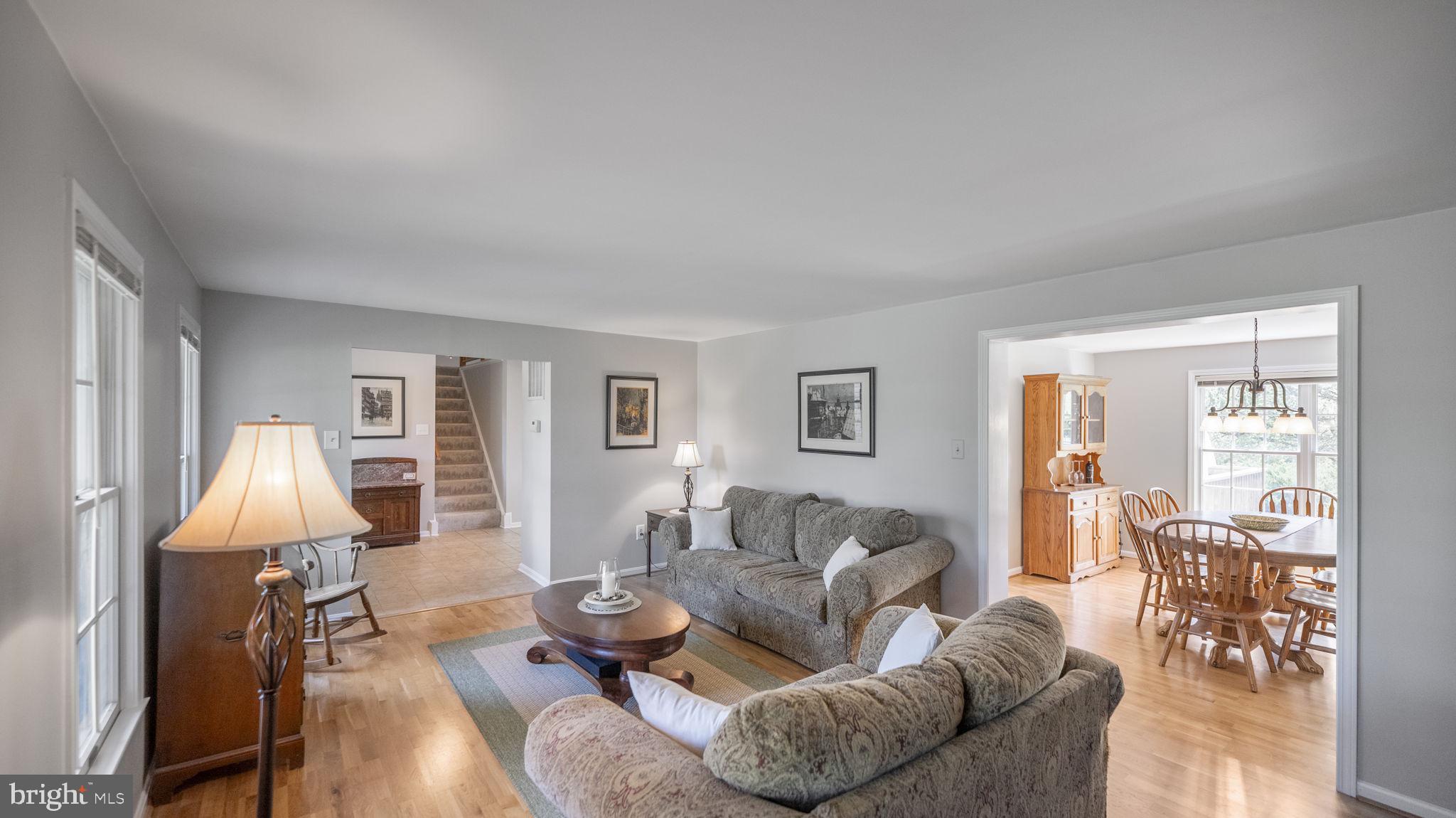 11420 Hawkes Road Clarksburg, MD 20871 - Photo 10 of 39 Living room