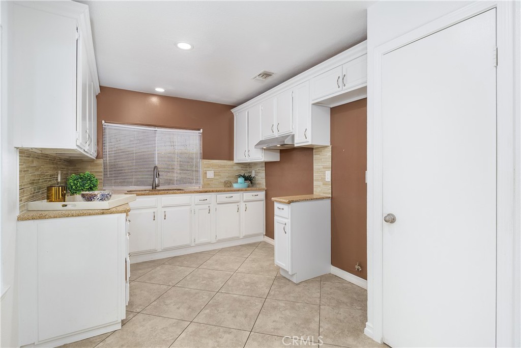 6897 Crest Avenue Riverside, CA 92503 - Photo 11 of 26