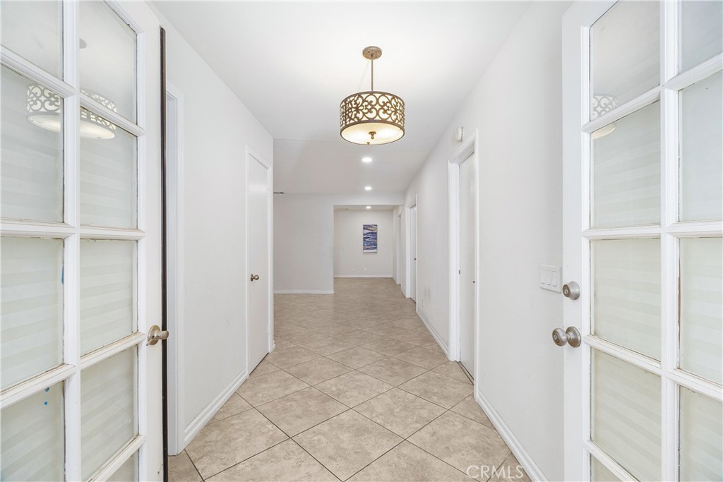 6897 Crest Avenue Riverside, CA 92503 - Photo 4 of 26