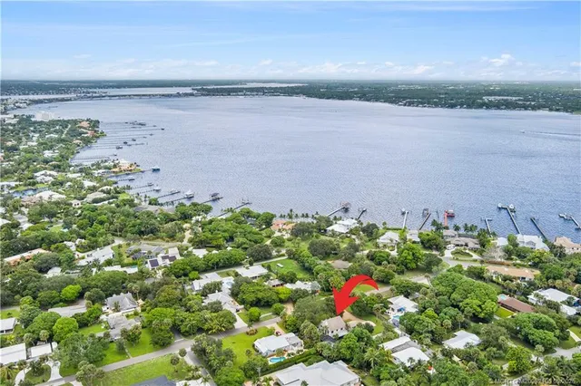 $825,000 | 217 East Oriole Avenue, Stuart, FL 34996