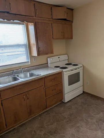 $1,100 | 518 11th Place, Unit UPPR, Somers, WI 53140