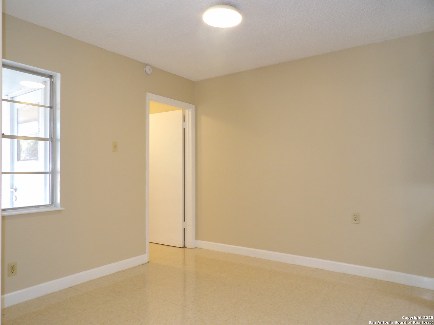 5637 Walzem Road Windcrest, TX 78218 - Photo 3 of 21