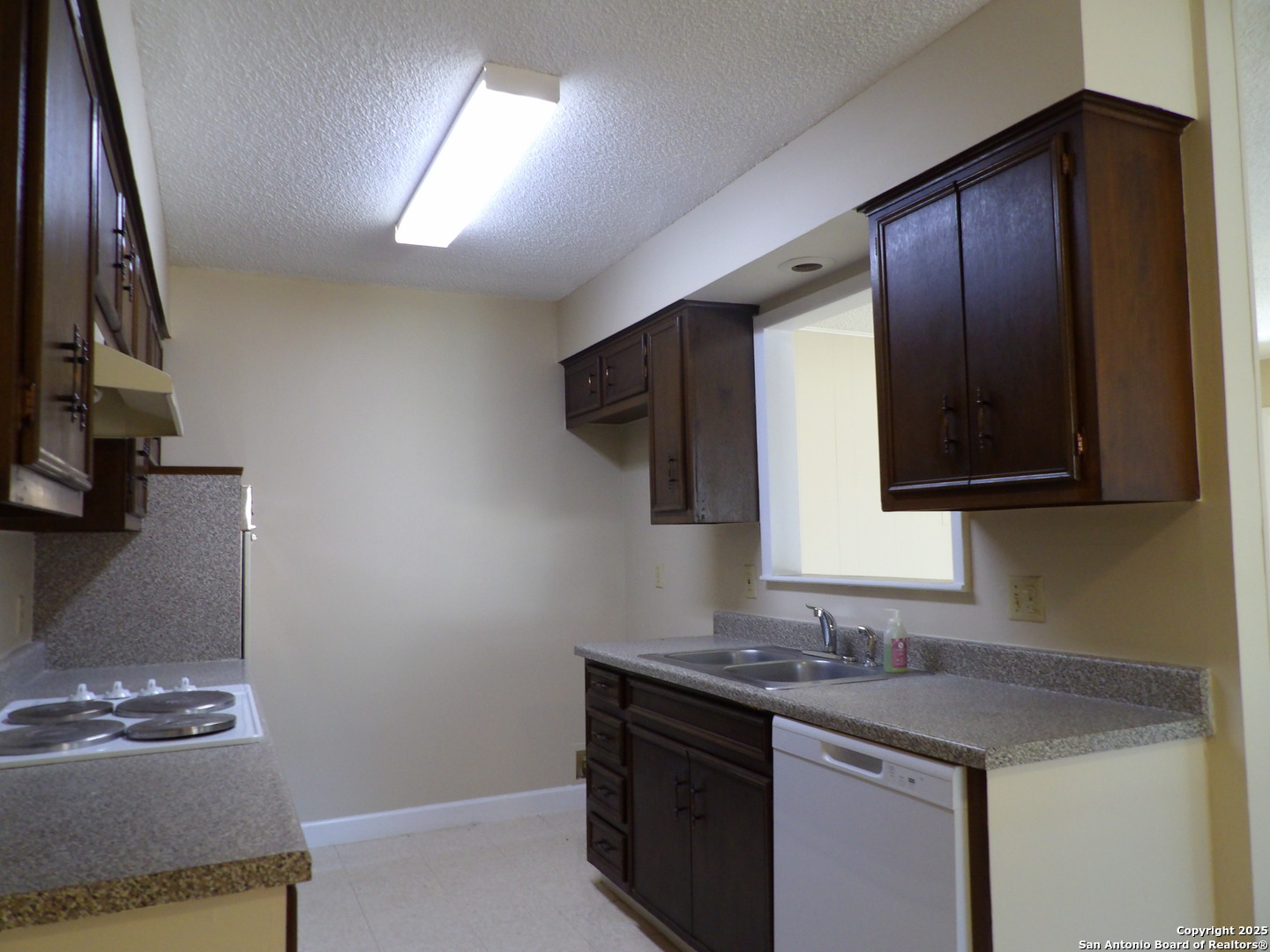 5637 Walzem Road Windcrest, TX 78218 - Photo 5 of 21