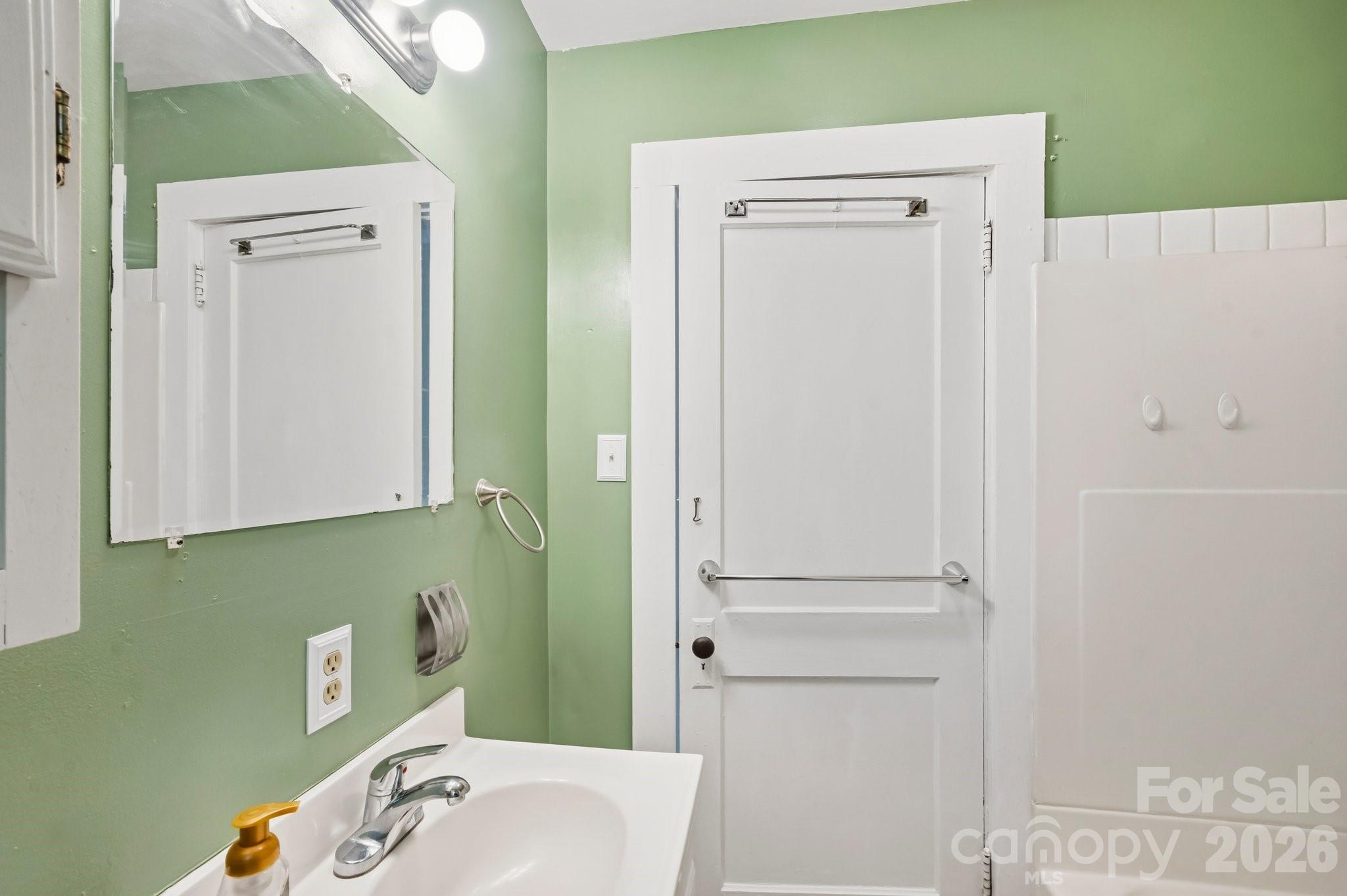 441 Main Street Clyde, NC 28721 - Photo 26 of 44
