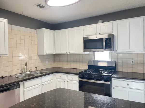 $1,750 | 15807 Beechnut Street, Houston, TX 77083