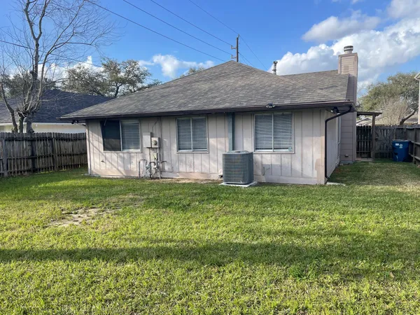 $1,750 | 15807 Beechnut Street, Houston, TX 77083