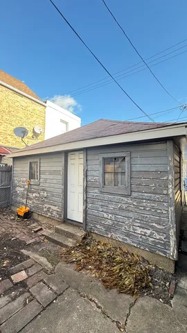 $280,000 | 3535 South Damen Avenue, Chicago, IL 60609