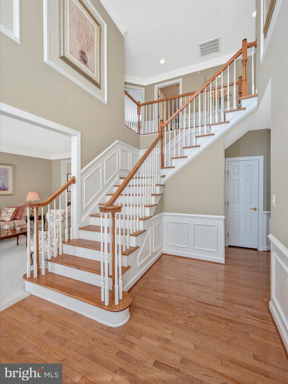 9806 Ripple Drive Williamsport, MD 21795 - Photo 6 of 58 Staircase